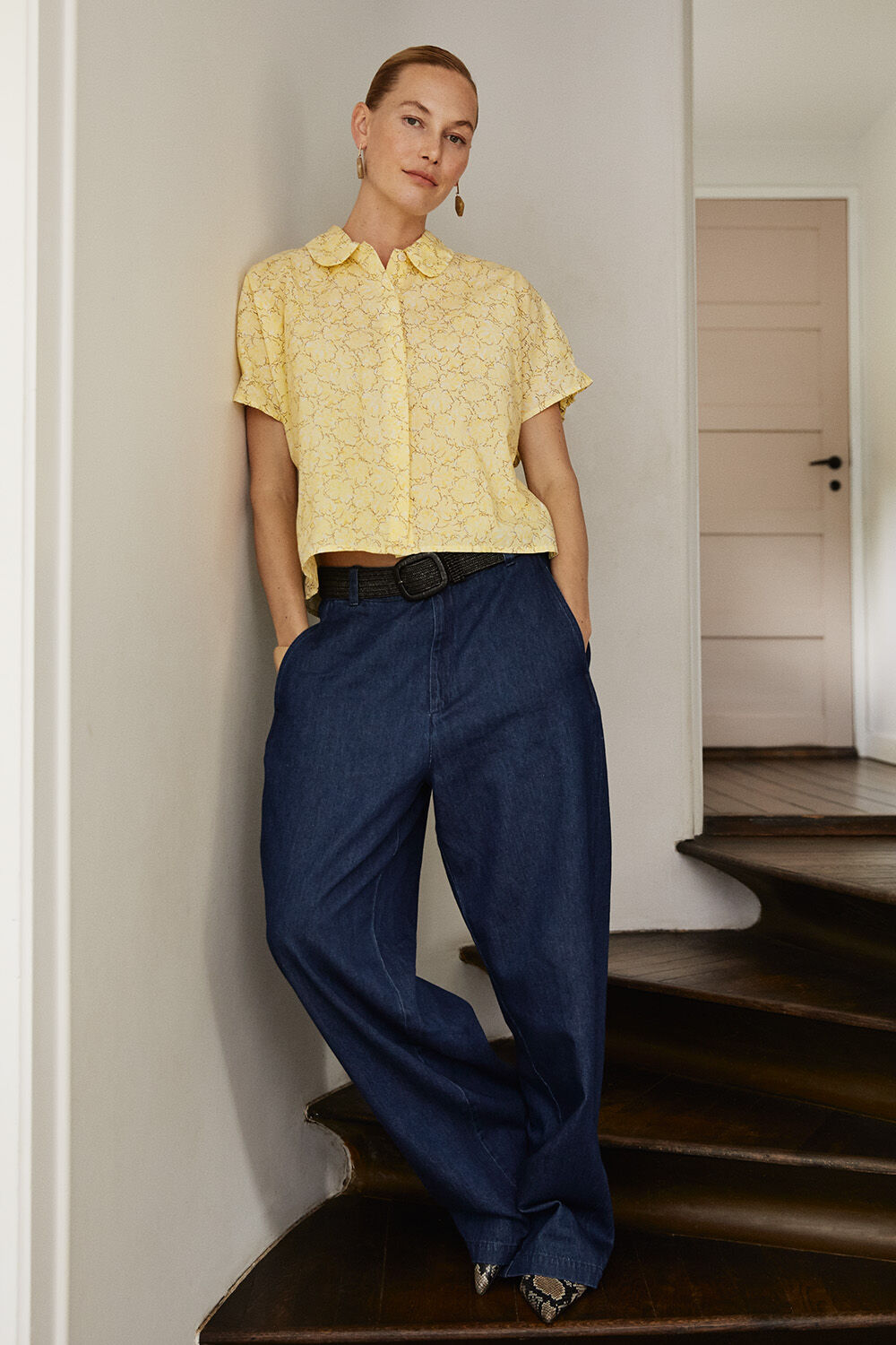 Indorix Skjorte - Lemonade, Pantsia Denim Bukser - Dark Denim, Revlina &Oslash;reringe - Beige, Rivula B&aelig;lte - Black