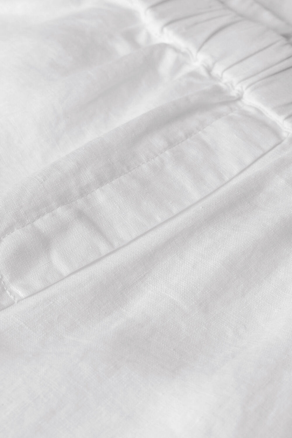 Parini Bukser, White